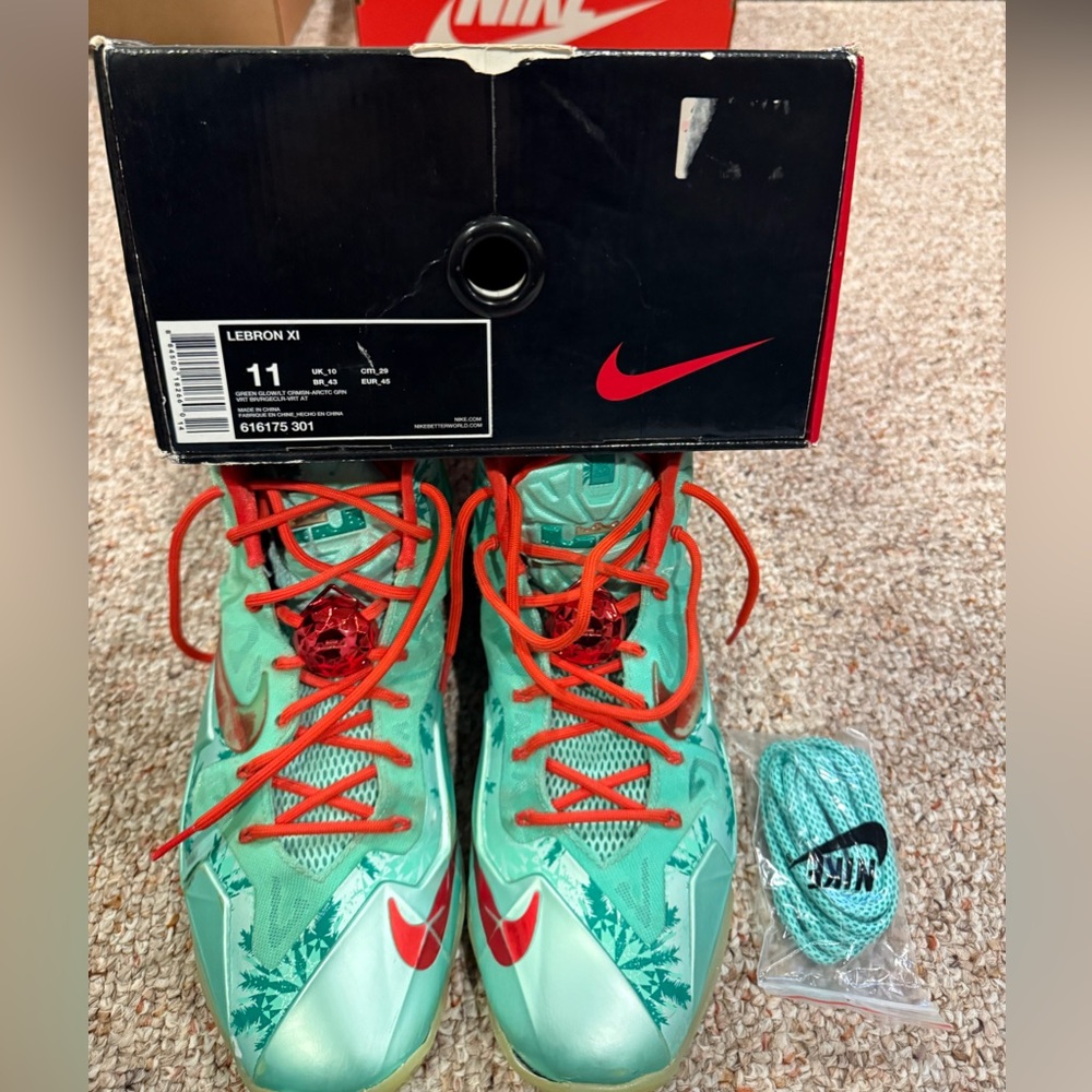 Nike LeBron 11 ‘Christmas’ - Picture 2 of 7